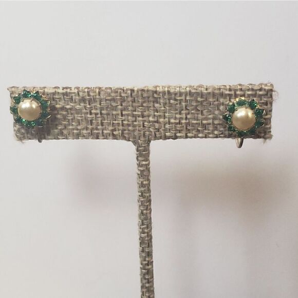 VINTAGE Screw-back Faux Pearl & Crystal Earrings - Picture 2 of 8